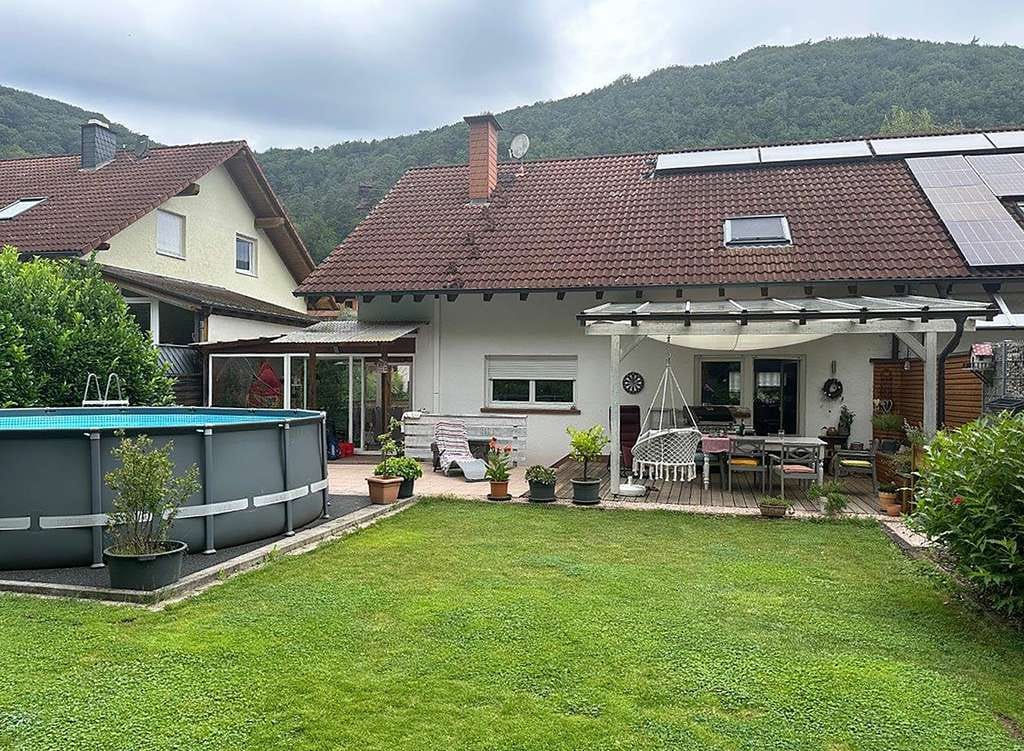 Immobilie in Rinnthal - Modernisierte Doppelhaushälfte mit Einliegerwohnung und Traumlage am Waldrand - Bild 1