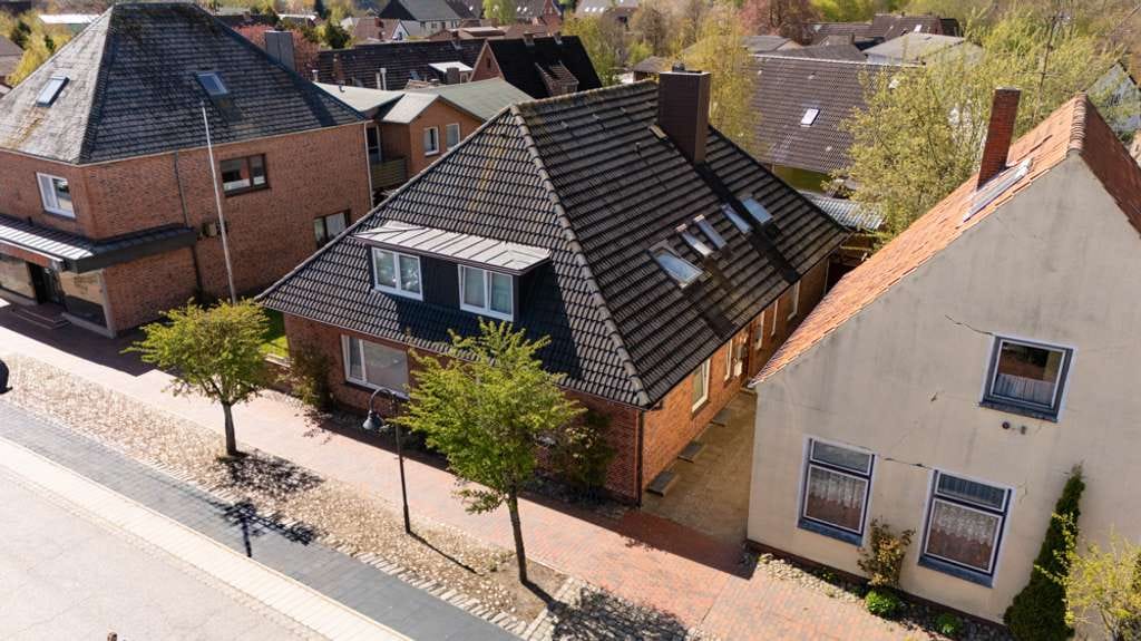 Immobilie in Groven - Solides Mehrfamilienhaus mit vier vermieteten Wohneinheiten in Lunden - Bild 1