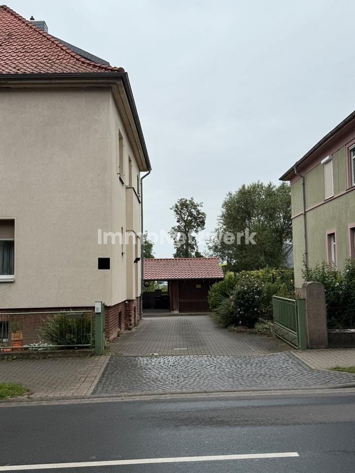 Immobilie in Oschersleben - Dreifamilienhaus Oschersleben - 9 Zimmer, 5,64% Rendite, vollvermietet - Bild 0