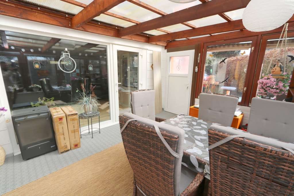 Immobilie in Scharbeutz - Wochenend-Bungalow am See! 
Renoviert, möbliert, großes Grundstück & naturnahe Lage genießen - Bild 4