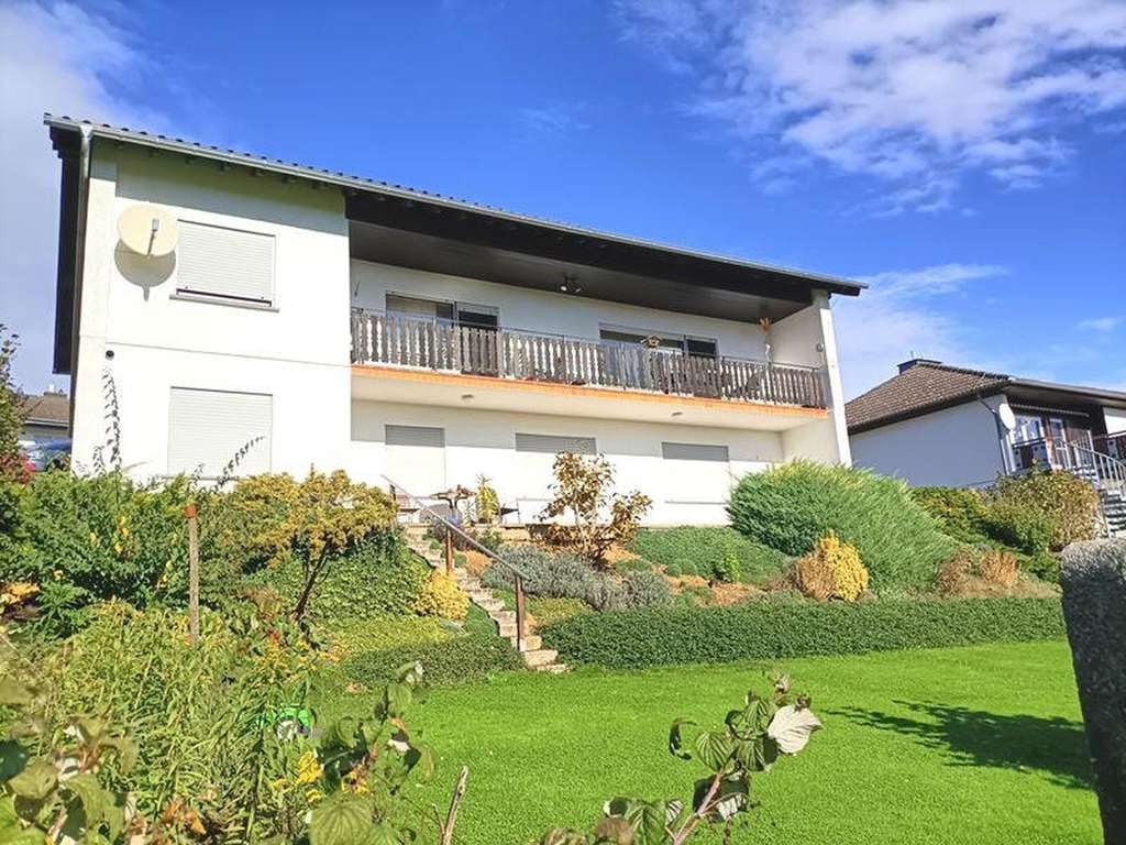 Immobilie in Holzheim - Einfamilienhaus mit Einliegerwohnung, Mehrgenerationenhaus, Garten, Garage, Burgblick - Bild 3