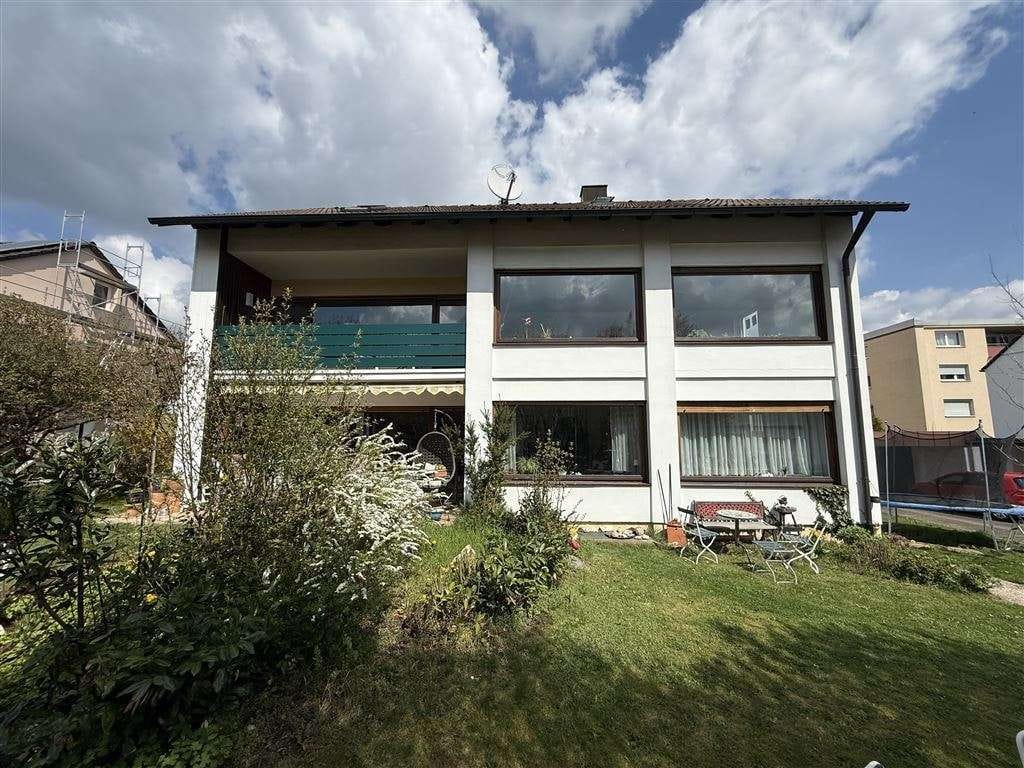 Immobilie in Altdorf bei Nürnberg - Dreifamilienhaus mit wundervollem Grundstück direkt in Altdorf - Bild 2