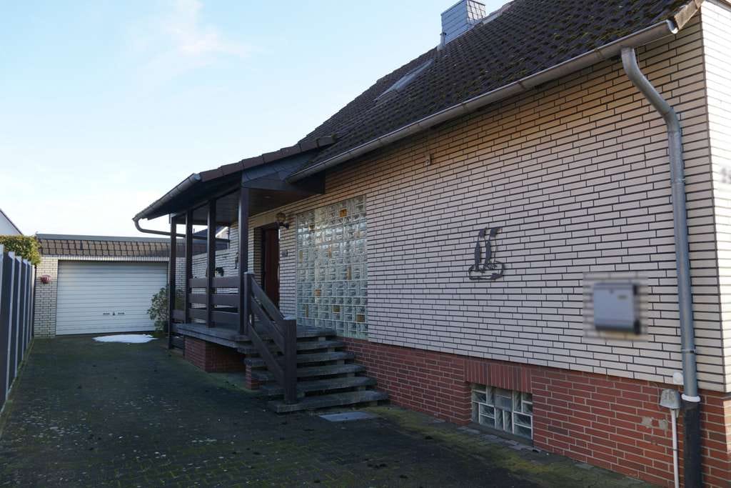 Immobilie in Rötgesbüttel - Massives Einfamilienhaus mit Vollkeller und großem Grundstück - Bild 2