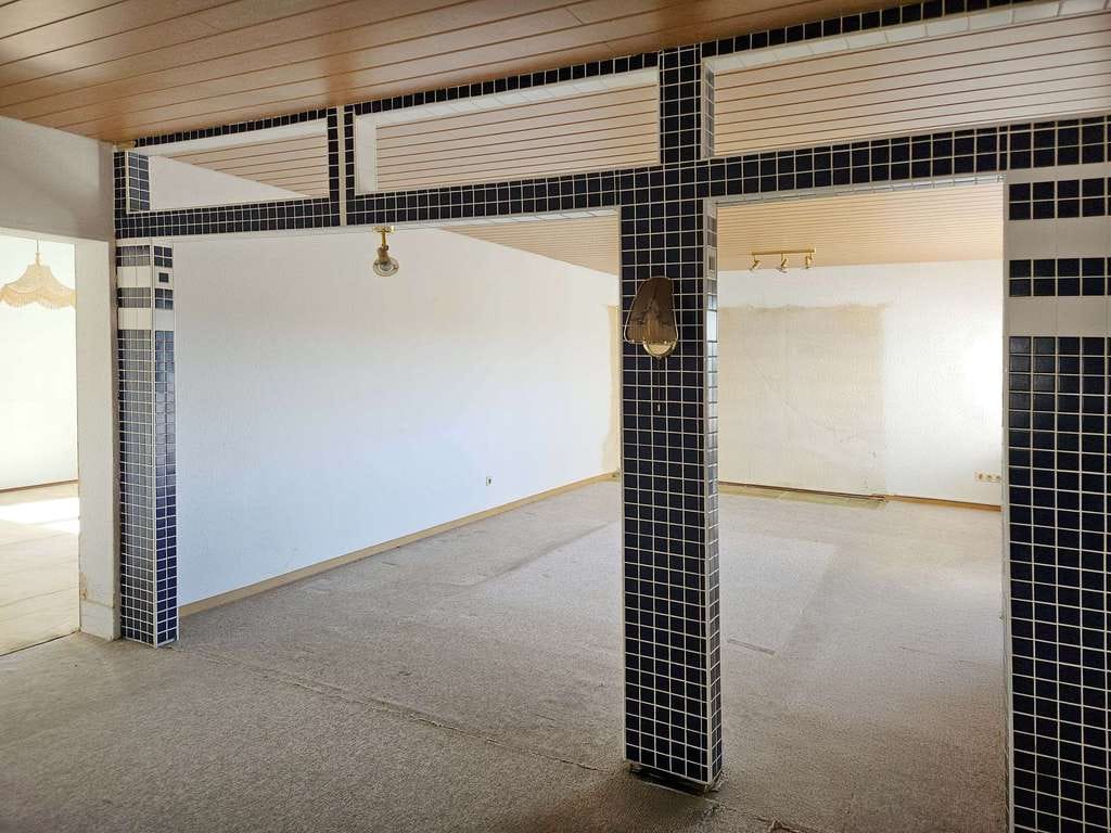 Immobilie in Wiesloch - Sanierungsbedürftige 3 Zimmer Eigentumswohnung mit Fernblick und Balkon - Bild 4