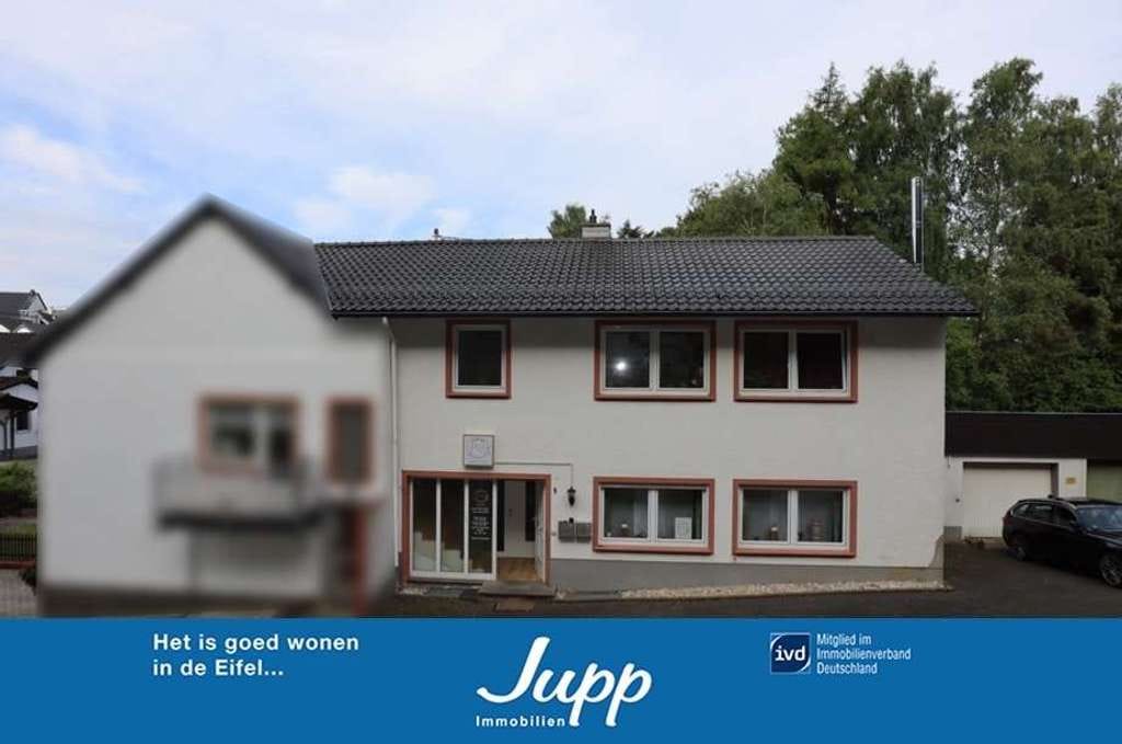 Immobilie in Kerpen (Eifel) - Ein-/ Zweifamilienhaus mit großem Garten und Garagen, Kerpen (18) - Bild 0