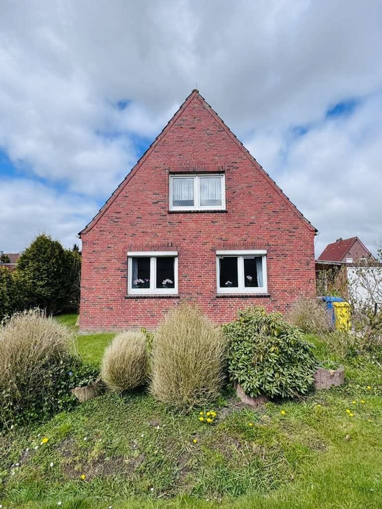 Immobilie in Emden - Sanierungsbedürftiges Einfamilienhaus mit Garage - Bild 1