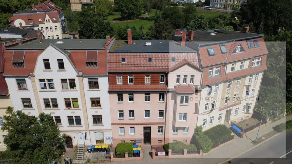 Immobilie in Zeitz - Kapitalanlage mit Entwicklungspotential – Mehrfamilienhaus mit 9 Garagen und 6 Stellplätzen - Bild 0