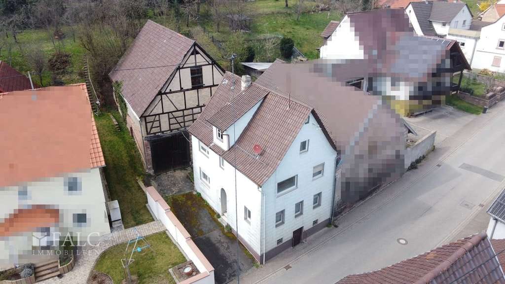 Immobilie in Elztal - Charmantes Bauernhaus mit angrenzender Scheune und viel Potenzial - Bild 2