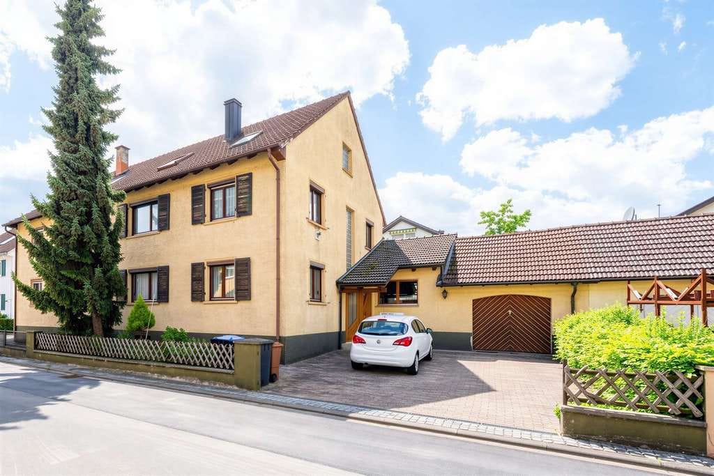 Immobilie in Rielasingen-Worblingen - Bezugsfreies 3-Familienhaus in ruhiger Lage von Arlen – vielseitig nutzbar - Bild 0
