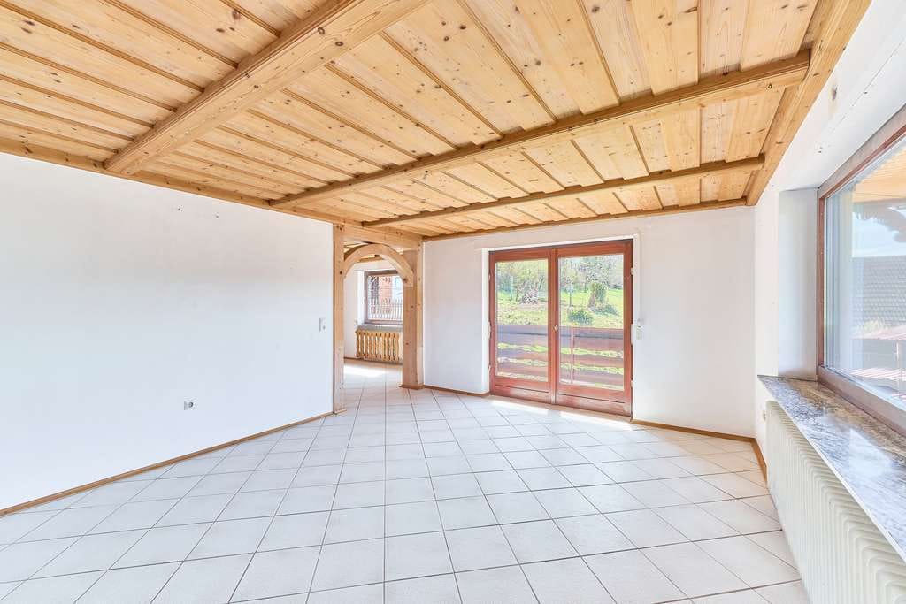 Immobilie in Erlenbach bei Dahn - Idyllisches Wohnen am Waldrand – großzügiges Einfamilienhaus mit Potenzial! - Bild 4