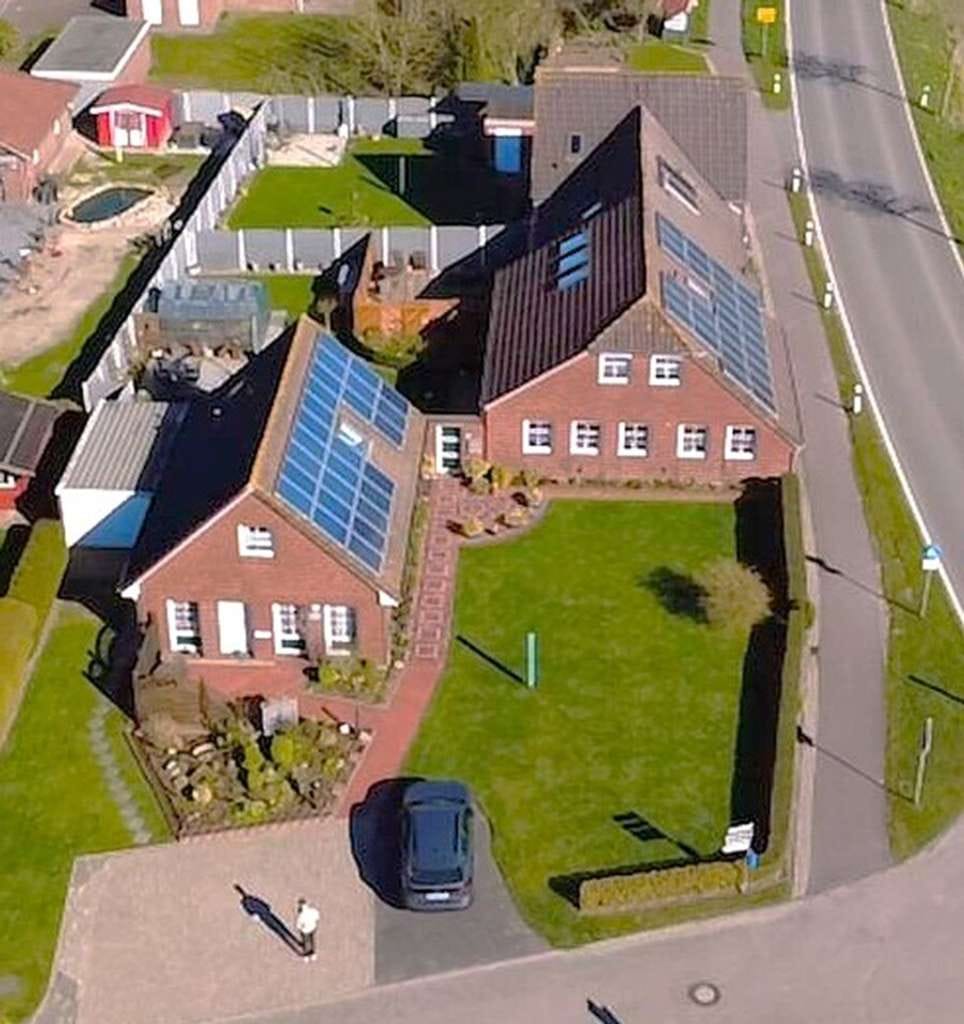 Immobilie in Wittmund - Ein besonderes Dreifamilienhaus mit viel Potenzial, in der Nähe von Carolinensiel zu verkaufen ! - Bild 0