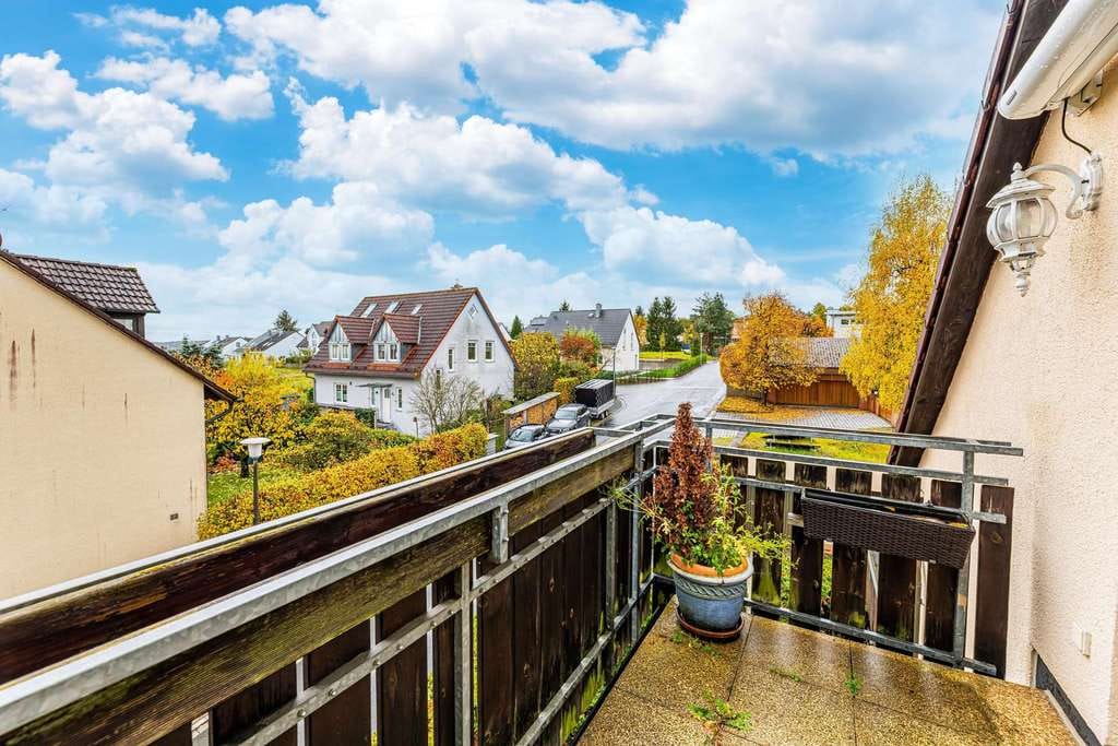 Immobilie in Heroldsberg - HEGERICH: Dachgeschossidylle in Heroldsberg – Wohnen mit besonderem Ausblick - Bild 2