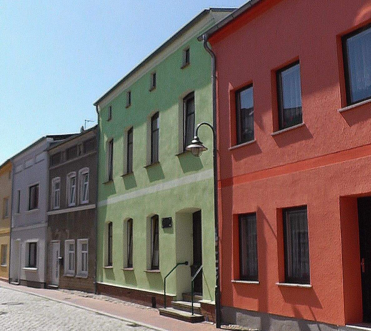 Immobilie in Schwaan - Flexibles Wohnhaus mit 2 Wohnungen und Nebenräumen in der Altstadt von Schwaan - Bild 1