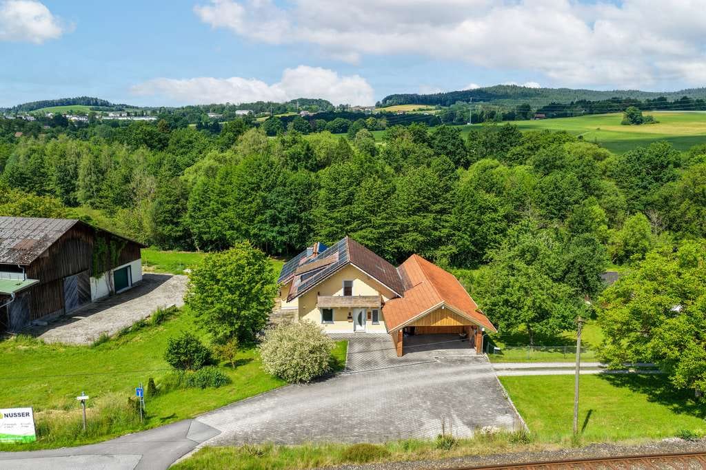 Immobilie in Bad Kötzting - Naturnah wohnen in Bad Kötzting – modernisiertes Einfamilienhaus mit Pelletheizung & großem Garten - Bild 0