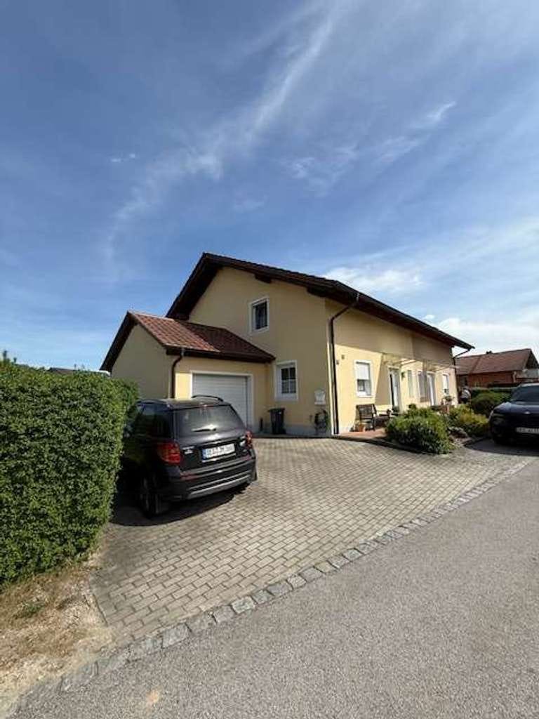 Immobilie in Künzing - Gepflegte vermietete Doppelhaushälfte mit Garten, Terrasse, Garage & Keller! - Bild 4