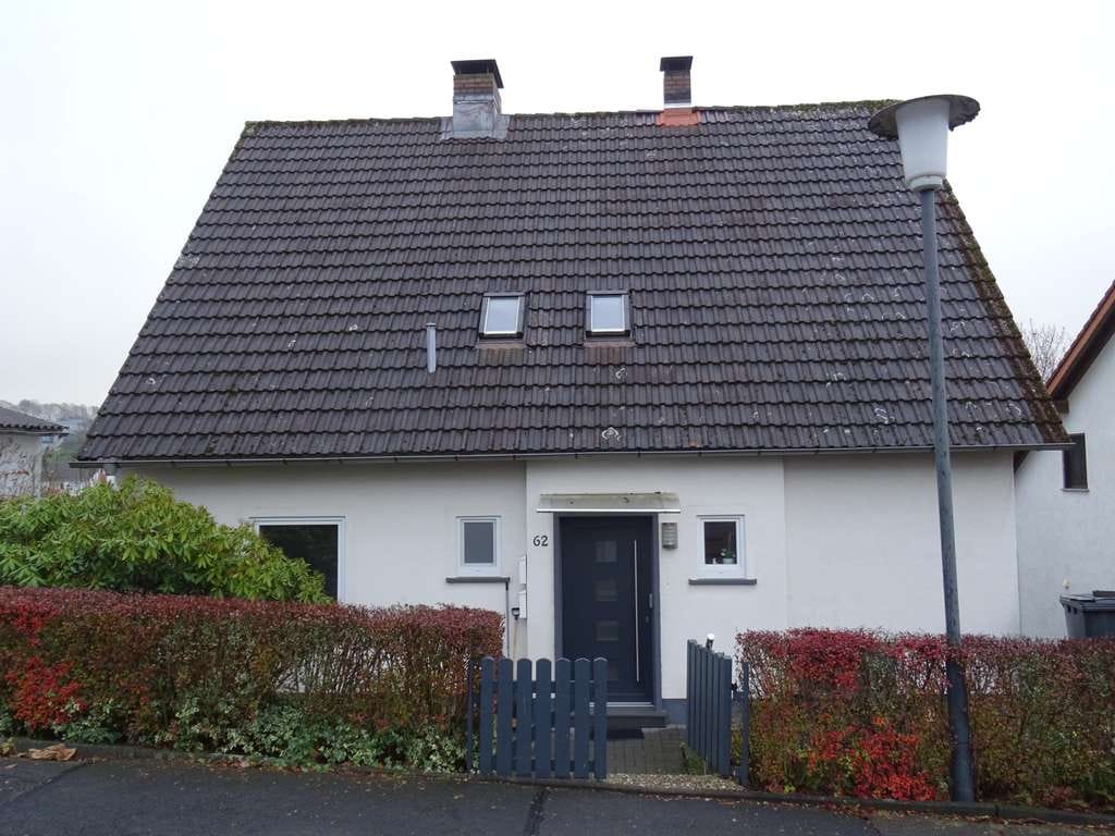 Immobilie in Gersfeld - Freistehendes Zweifamilienhaus mit ELW in Top-Lage in Gersfeld zu verkaufen - Bild 0