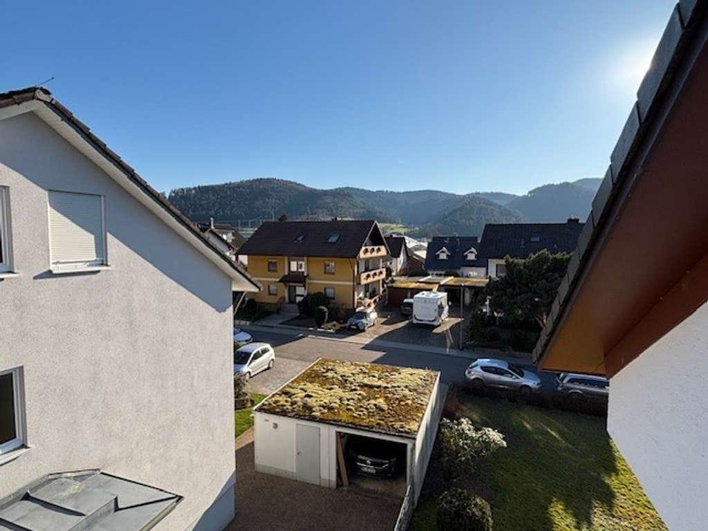 Immobilie in Haslach im Kinzigtal - 4 Zimmer Dachgeschoss - Wohnung mit Blick ins  Kinzigtal - Bild 3