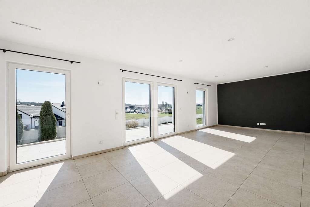 Immobilie in Oberschweinbach - Für den Käufer provisionsfrei! Modernes Einfamilienhaus auf großem Grundstück in ländlicher Idylle - Bild 2