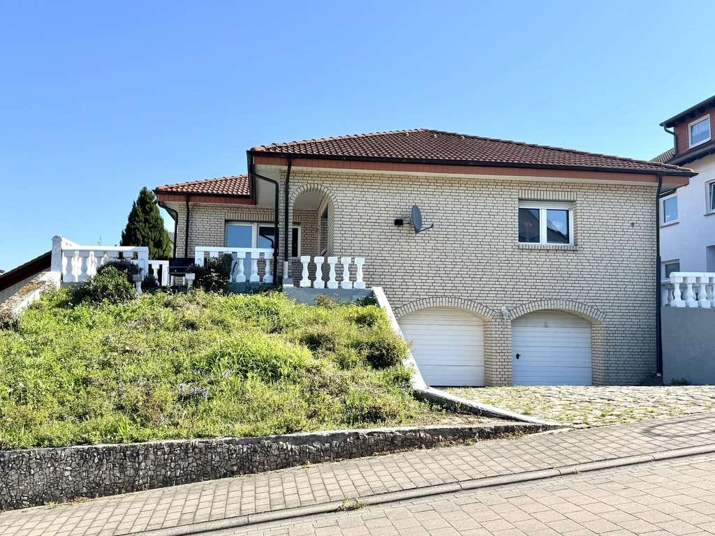 Immobilie in Heiligenmoschel - Heiligenmoschel - Freistehendes Einfamilienhaus mit Doppelgarage - Bild 1