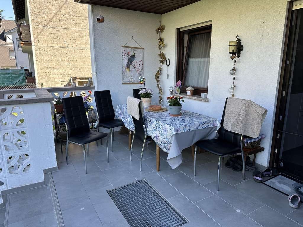 Immobilie in Bendorf - Mehrfamilienhaus mit 3 Wohneinheiten, Balkone, Garagen und Garten, provisionsfrei, voll unterkellert - Bild 4