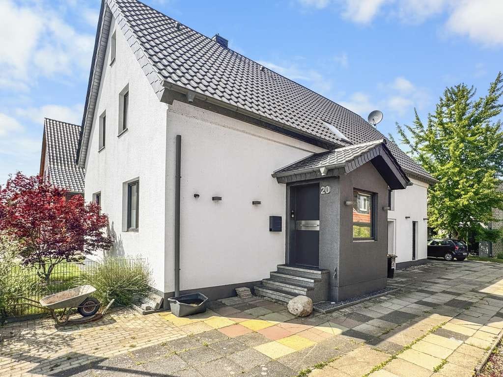 Immobilie in Wunstorf - Ein- oder Zweifamilienhaus mit Smart Home – Obergeschoss mit Potenzial - Bild 4