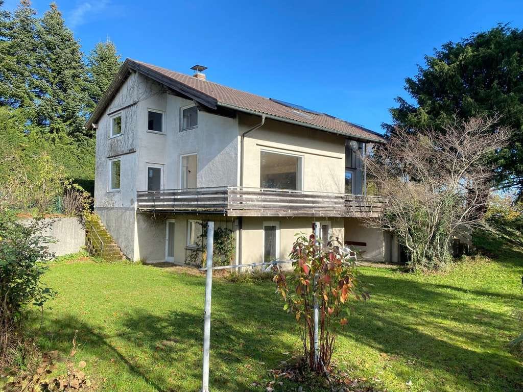 Immobilie in Rimsting - Prien am Chiemsee: Älteres EFH m. ca. 1.650 m2 Grund in herrlicher Randlage m. Berg- u. Seeblick! - Bild 0