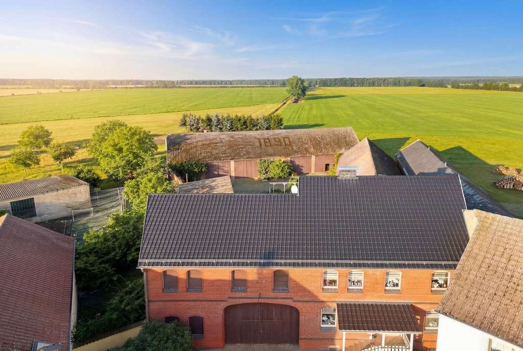 Immobilie in Jessen (Elster) - Vierseitenhof in wundervoller Lage bei Jessen (Elster): Modernes Wohnhaus, Scheune, Nebengebäude - Bild 1