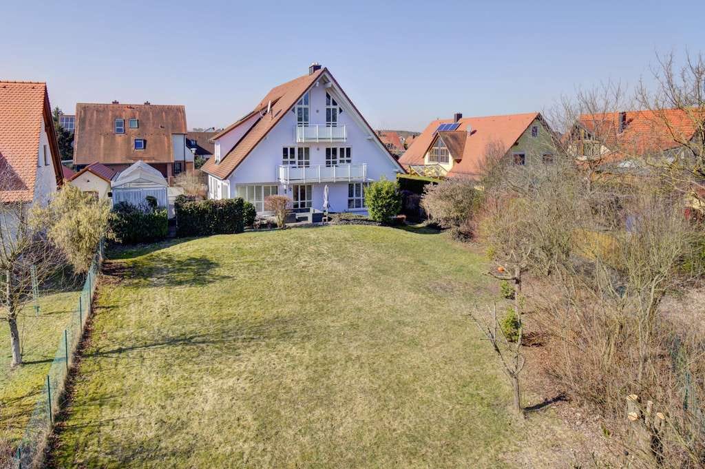Immobilie in Zirndorf - Familienfreundliches Einfamilienhaus in naturnaher Lage - Bild 1
