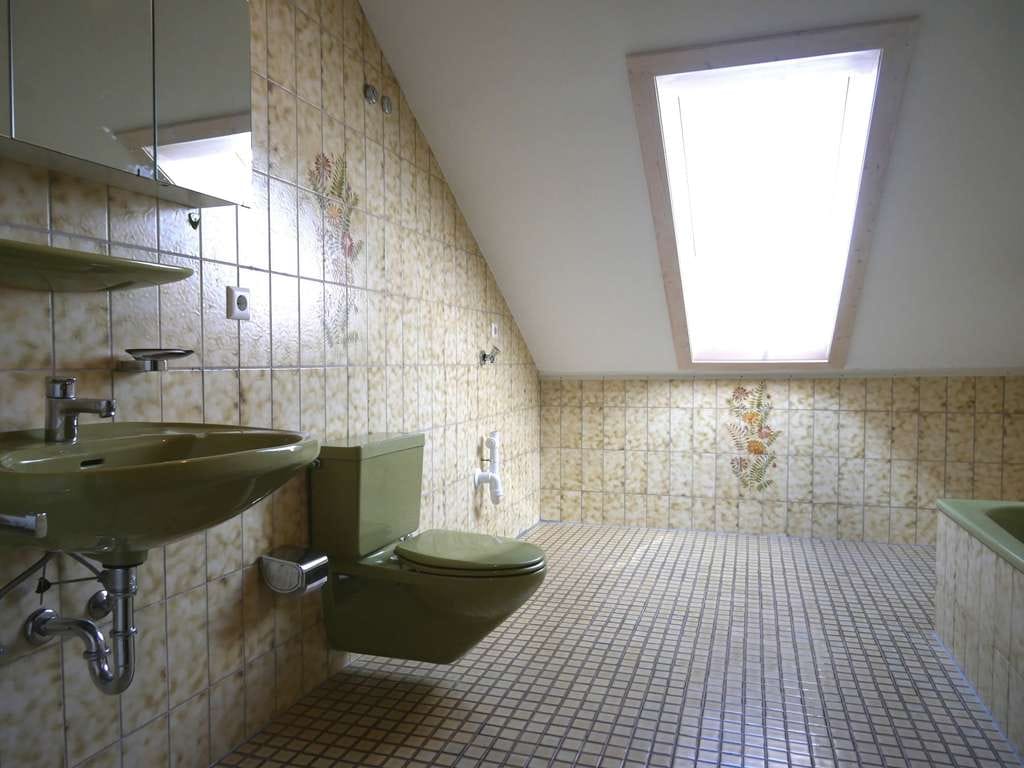 Immobilie in Schönwald im Schwarzwald - Wohnen mit Aussicht: 2,5-Zimmer-Dachgeschosswohnung in 78141 Schönwald! - Bild 4