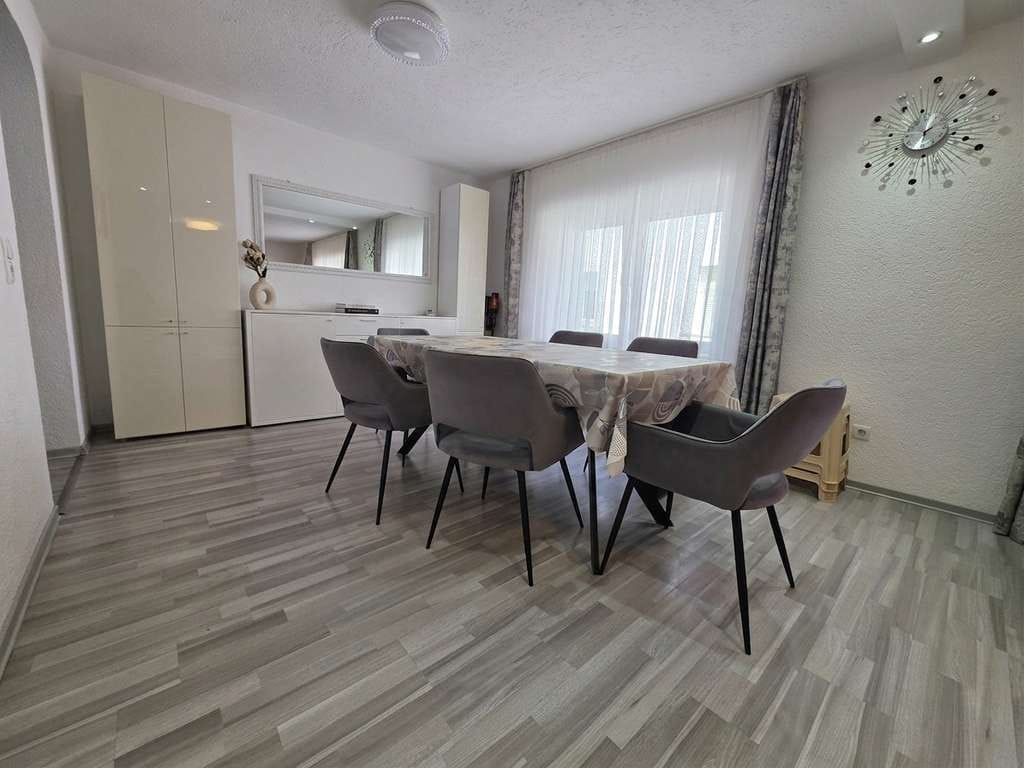 Immobilie in Wirges - Einfamilienhaus in Reihenendlage mit Garten & Garage – modernisiert & mit Gestaltungspotenzial - Bild 3