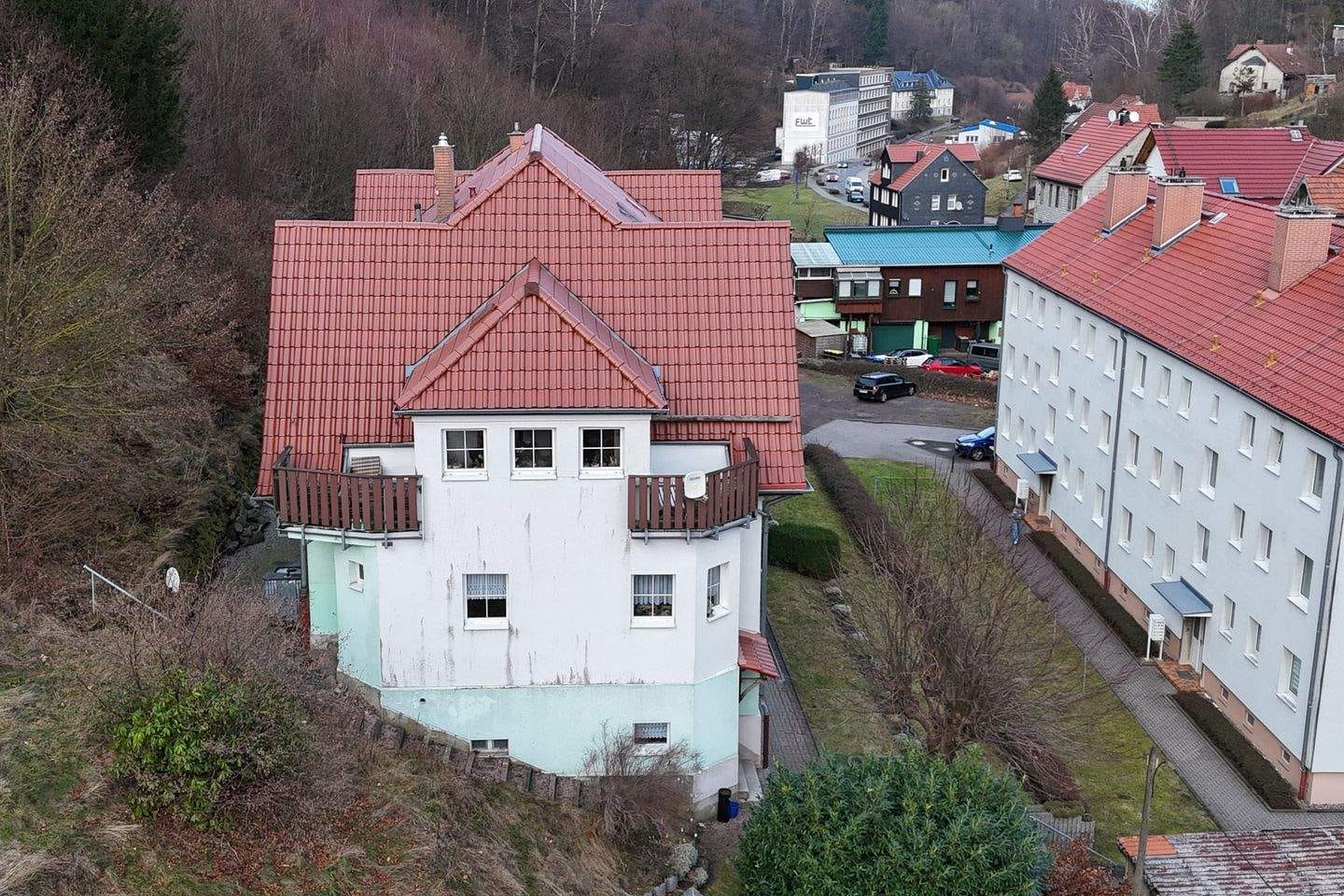 Immobilie in Ruhla - Mehrfamilienhaus mit 4 WE & 7 Garagen – bis zu ca. 8,7 % Bruttorendite in Ruhla - Bild 1