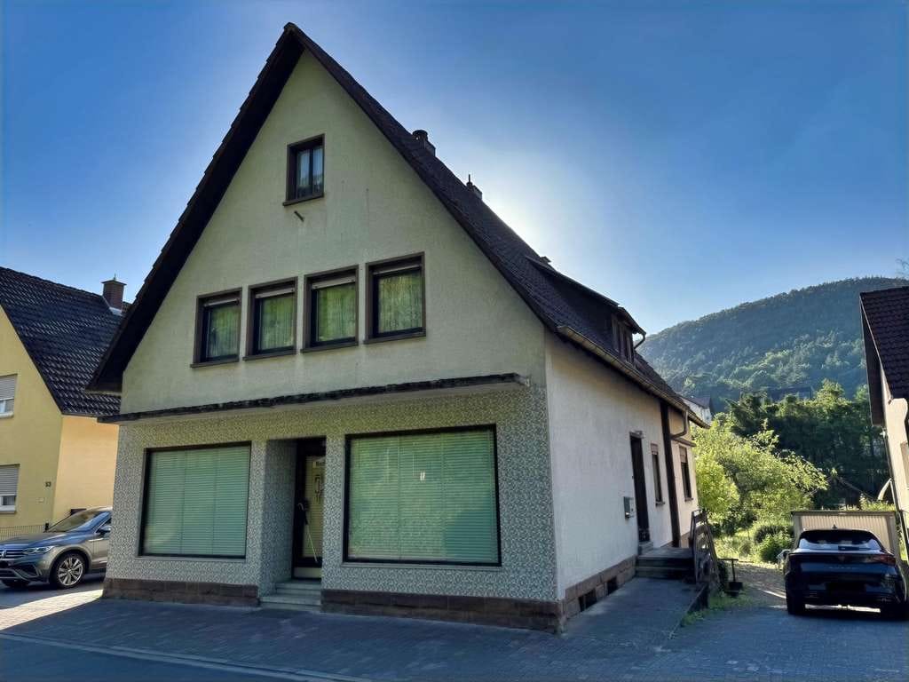 Immobilie in Erfweiler - Großzügiges Wohnhaus mit großem Garten in sehr ruhiger Lage - Bild 1