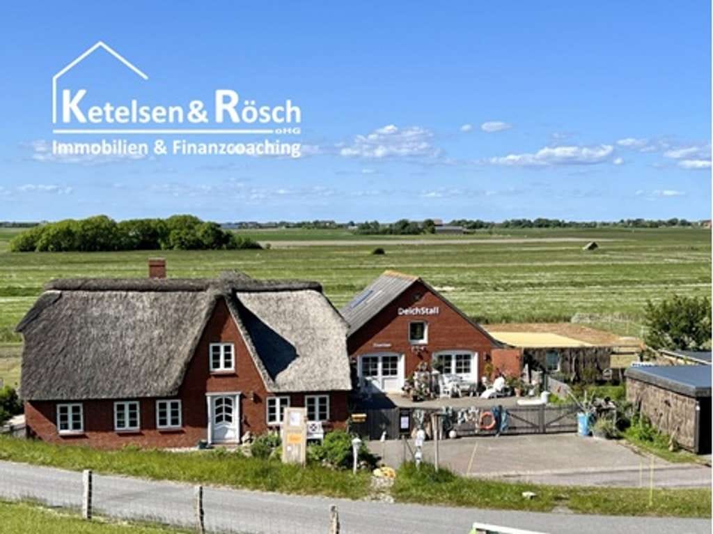 Immobilie in Pellworm - Saniertes Friesenhaus mit Nebengebäude  - Idyllische Einzellage in erster Reihe zum Meer - - Bild 0