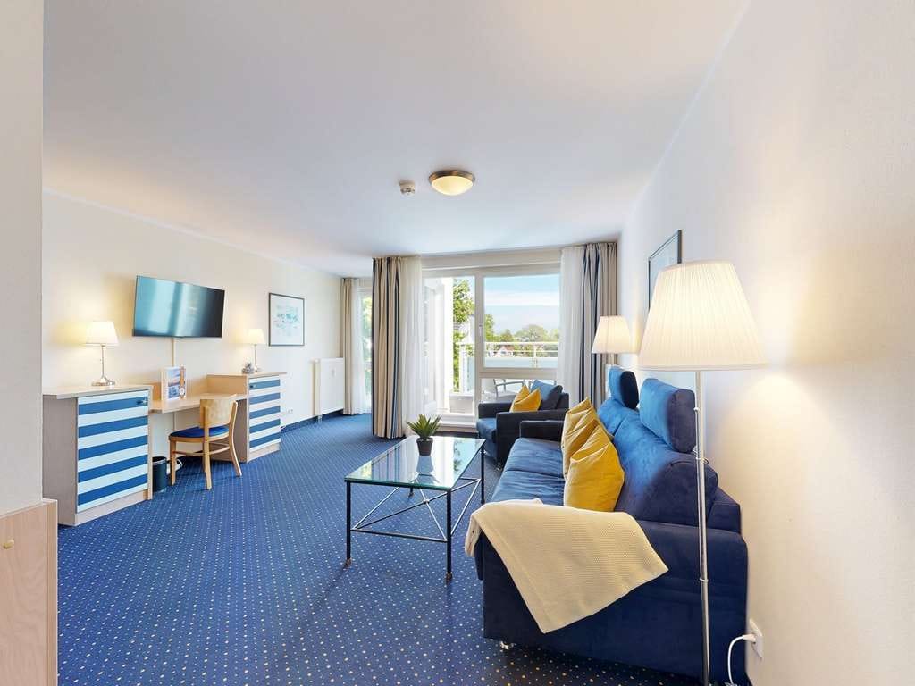 Immobilie in Zingst - Ferienapartment mit seitlichem Meerblick - Urlaub direkt am Ostseestrand - Bild 1