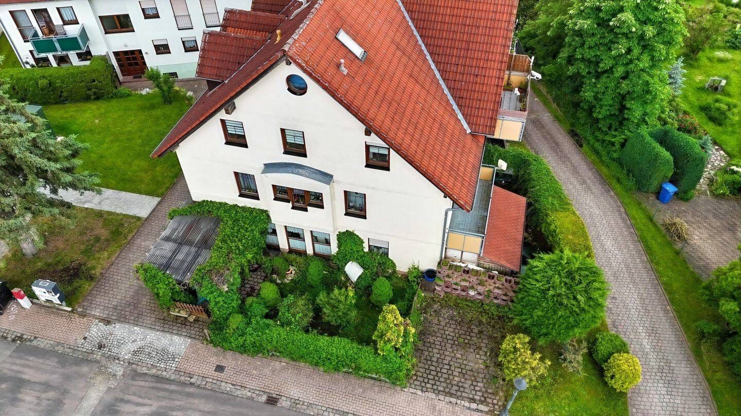 Immobilie in Blankenhain - Großzügige Erdgeschosswohnung zum Modernisieren und Wohlfühlen - Bild 2