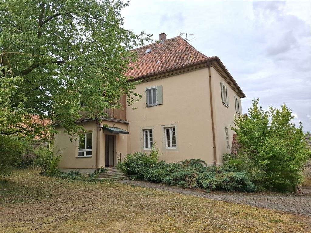 Immobilie in Obernbreit - Historisches Pfarrhaus mit Charme – großzügiges Wohnen auf ca. über 1.100 m² Grundstück - Bild 1