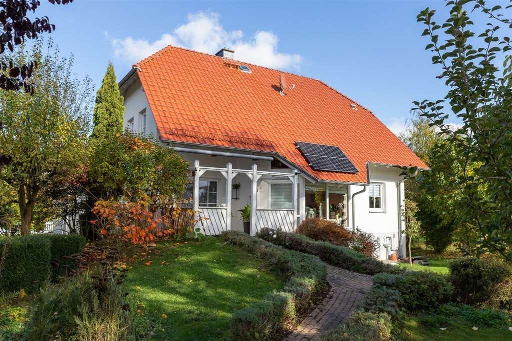 Immobilie in Dingelstädt - Ein Zuhause zum Ankommen – Stilvolles Einfamilienhaus mit großem Garten und unverbautem Ausblick - Bild 0
