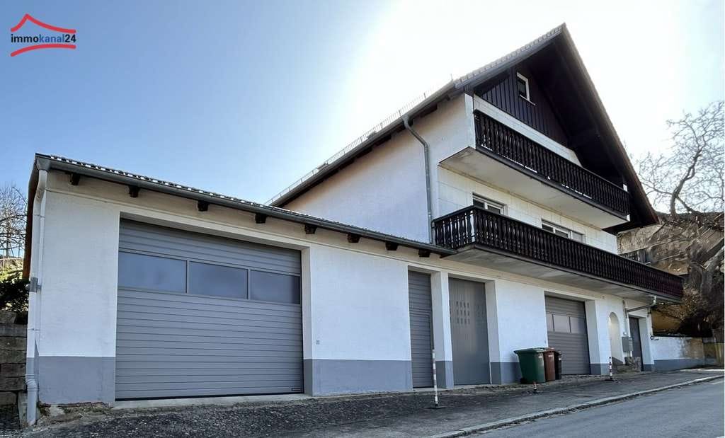 Immobilie in Heidenheim - Viel Platz für zwei Familien – ZFH mit Balkon, Terrasse und großem Grundstück in 91719 Heidenheim - Bild 0