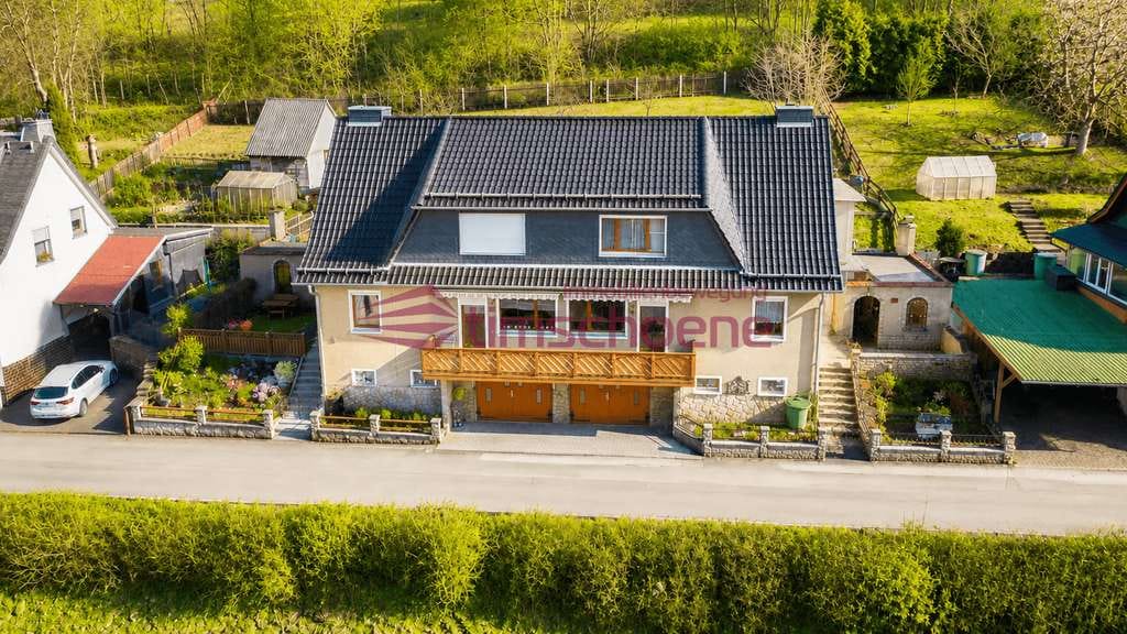 Immobilie in Meiningen - Exklusive Aussichtslage in Meiningen – Doppelhaushälfte mit Garage und angenehmen Wohngefühl - Bild 2