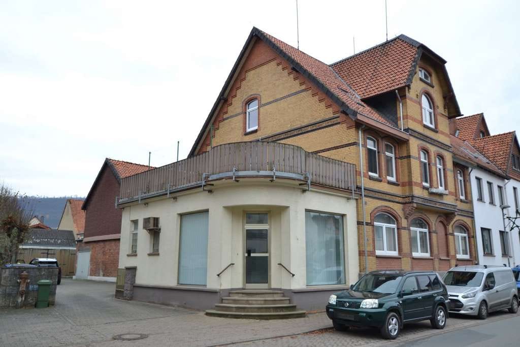 Immobilie in Freden (Leine) - Teilvermietetes 3-Familienhaus mit Gewerbeeinheit und Nebengebäude - Bild 2