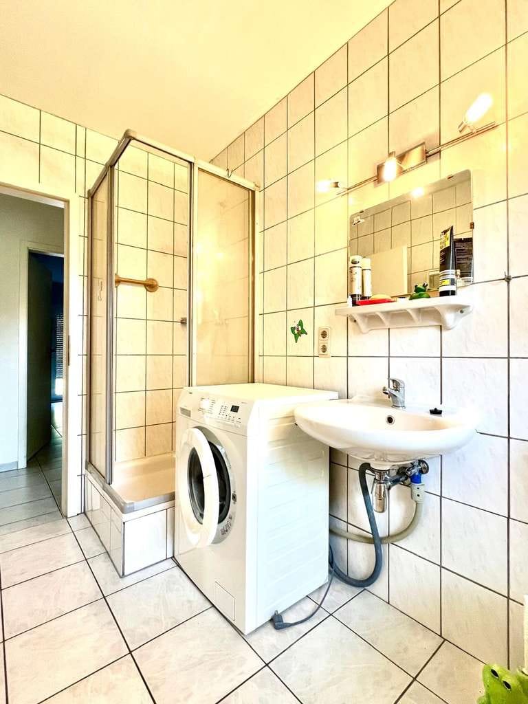 Immobilie in Vacha - Gepflegtes Einfamilienhaus mit Terrasse, Doppelgarage und 700 M² wunderschönem Grundstück in Vacha-O - Bild 2