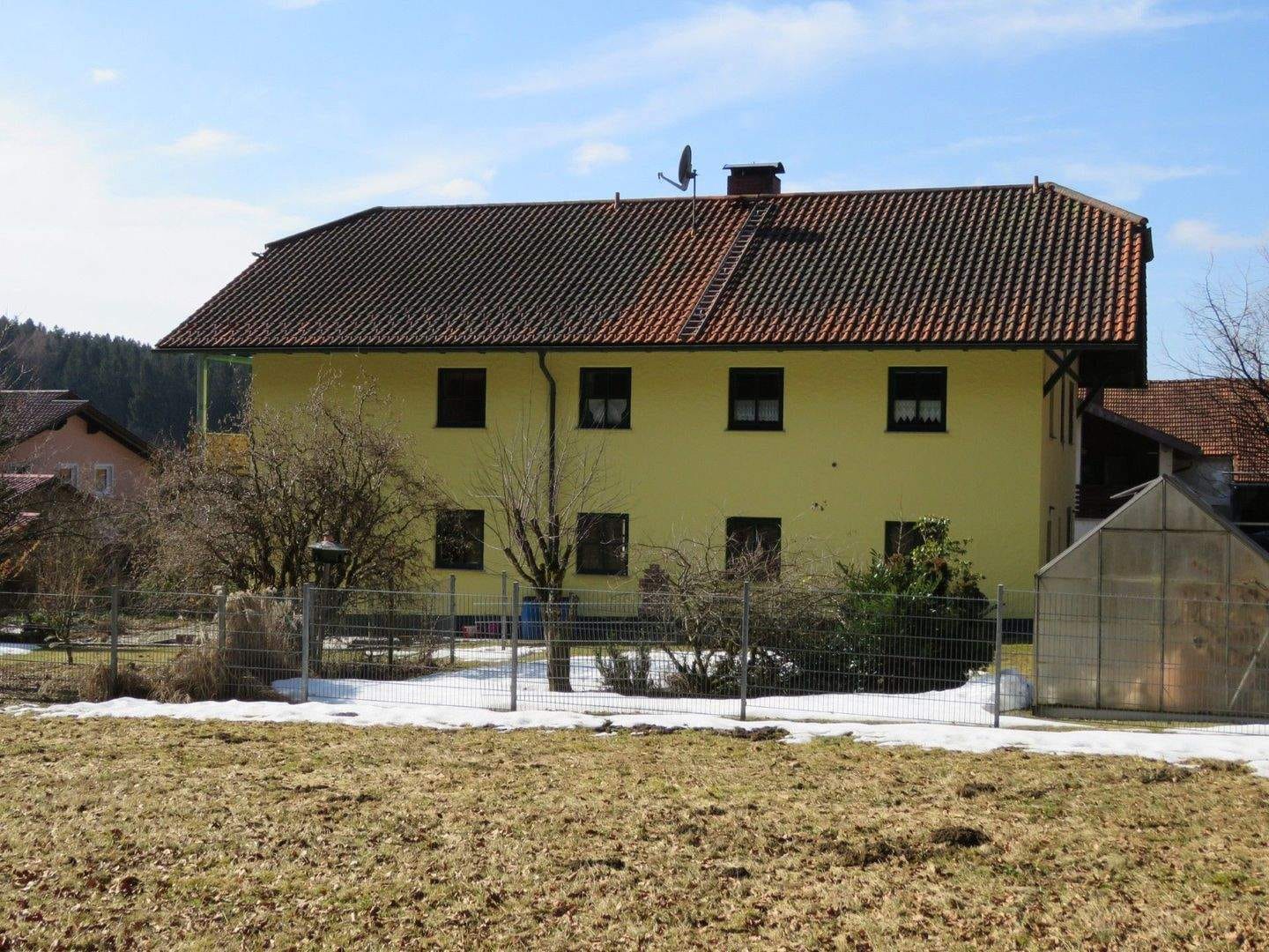 Immobilie in Schöfweg - Landhaus mit Werkstatt und Halle in sonniger Waldrandlage Nähe Lalling am Brotjacklriegel - Bild 2
