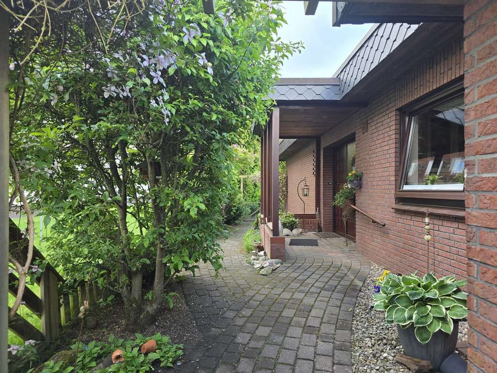Immobilie in Nortorf - Beeindruckende Immobilie mit vielfältigen Nutzungsmöglichkeiten – ein, zwei oder drei Wohnbereiche - Bild 2