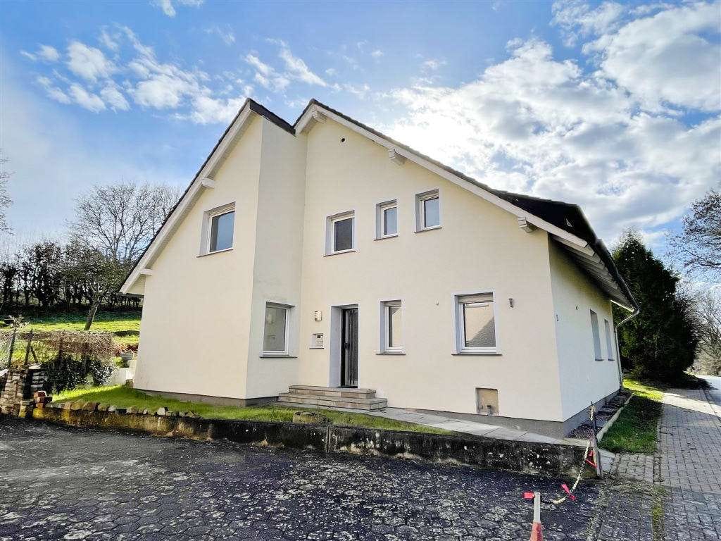 Immobilie in Kalletal - == Naturliebhaber aufgepasst! Solides ZFH inkl. möglichem Bauland == - Bild 0