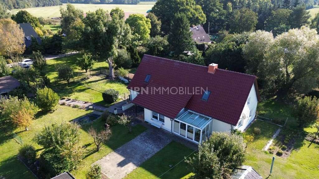 Immobilie in Laage - Provisionsfrei - Einfamilienhaus mit Ausbaumöglichkeit, Garage & Bauland! - Bild 0
