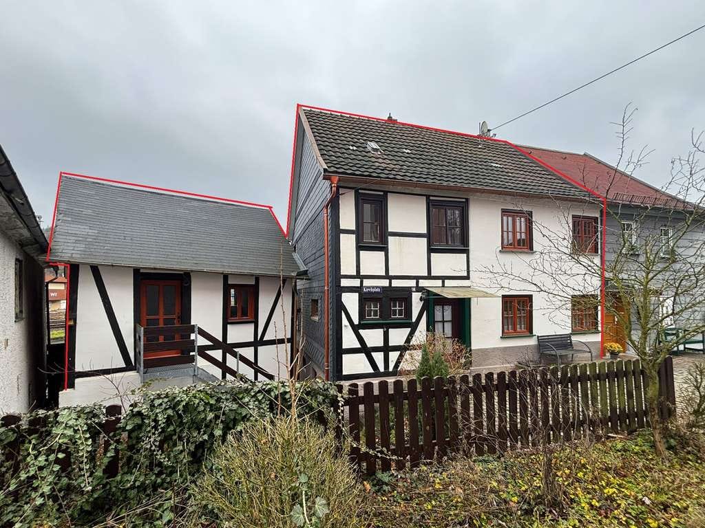 Immobilie in Mittelhof - Ankommen und wohlfühlen: Gemütliches Einfamilienhaus in zentraler Lage von Wissen! - Bild 0