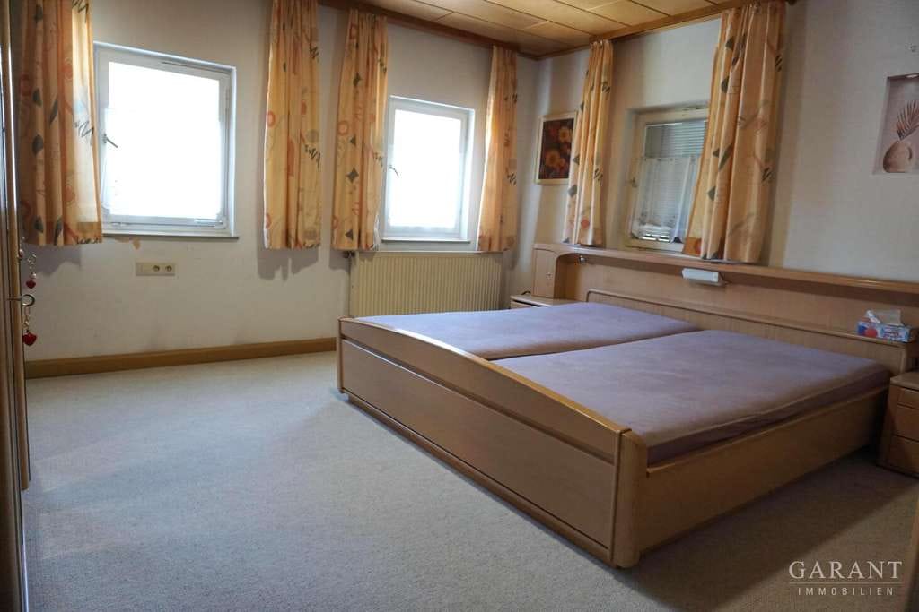 Immobilie in Wildberg - Teilrenoviertes Zweifamilienhaus mit Garten in Wildberg !  - Bild 4