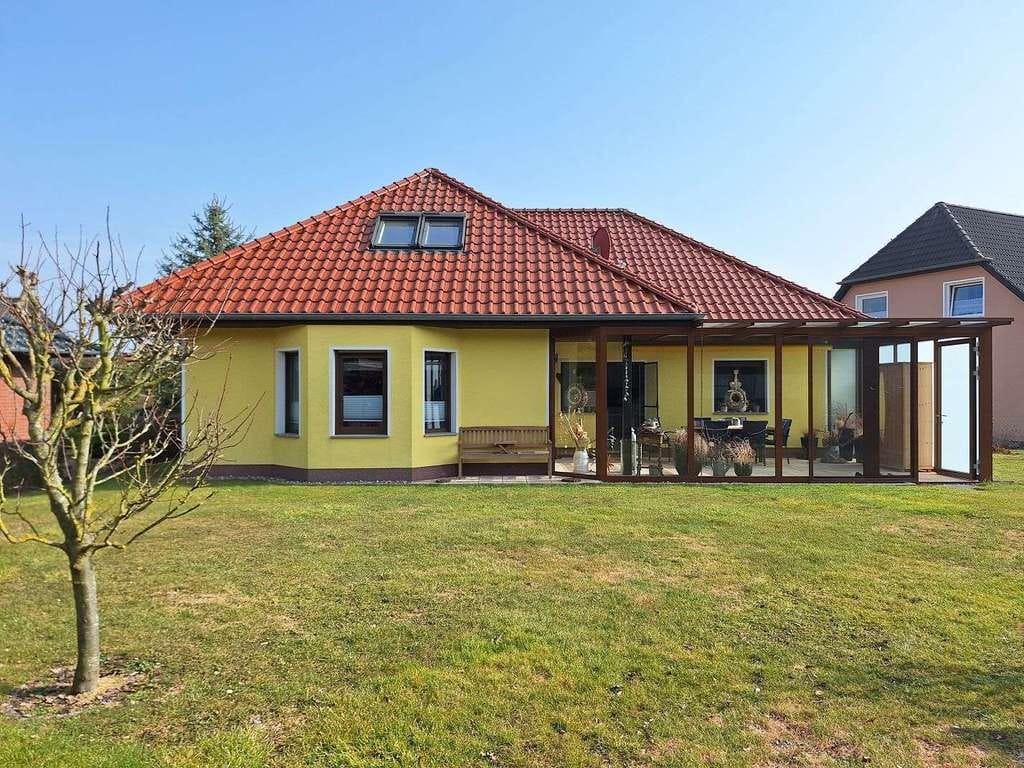 Immobilie in Grimmen - Gepflegt, großzügig, super ausgestattet -  Bungalow in Grimmen - Bild 1