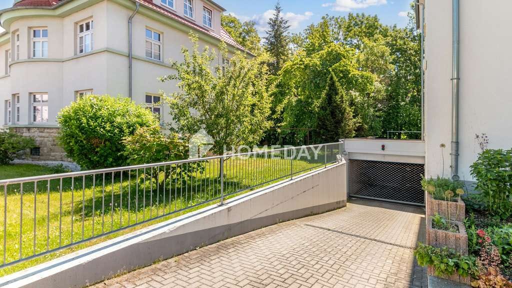 Immobilie in Arnstadt - Dachgeschosswohnung mit Potenzial – sanierungsbedürftig, sofort bezugsfrei und inkl. Duplex -TG - Bild 3