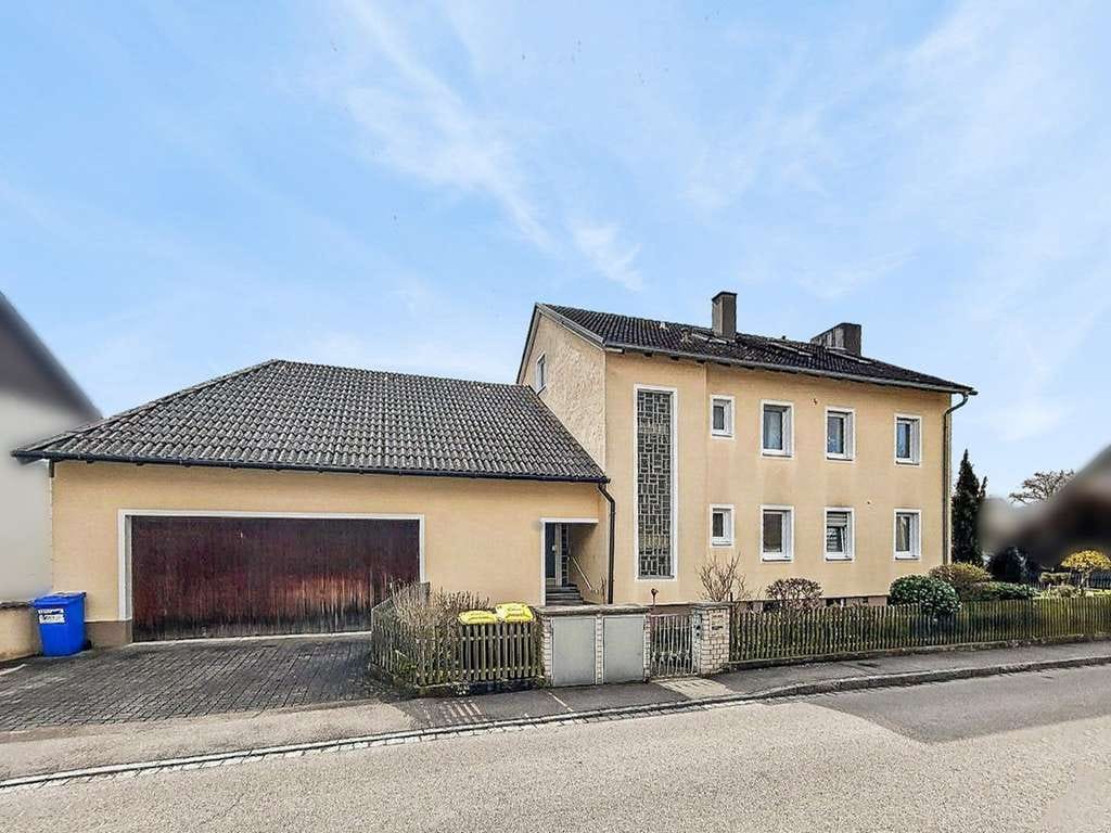 Immobilie in Schrobenhausen - Zentral gelegene Wohnimmobilie in Schrobenhausen mit stabilem Mietertrag und großem Grundstück - Bild 2
